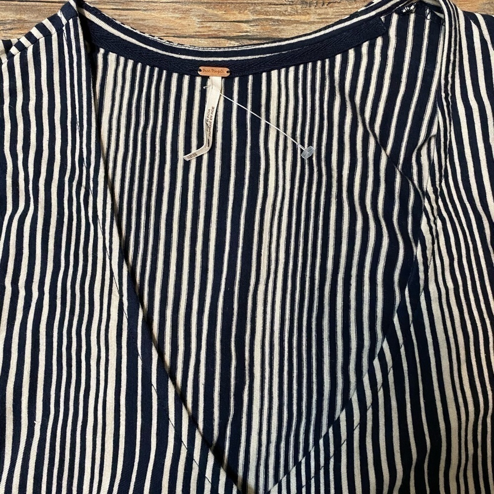 𝅺FREE People Navy & Cream Wrap Top NWOT Sz XXS - Picture 3 of 6